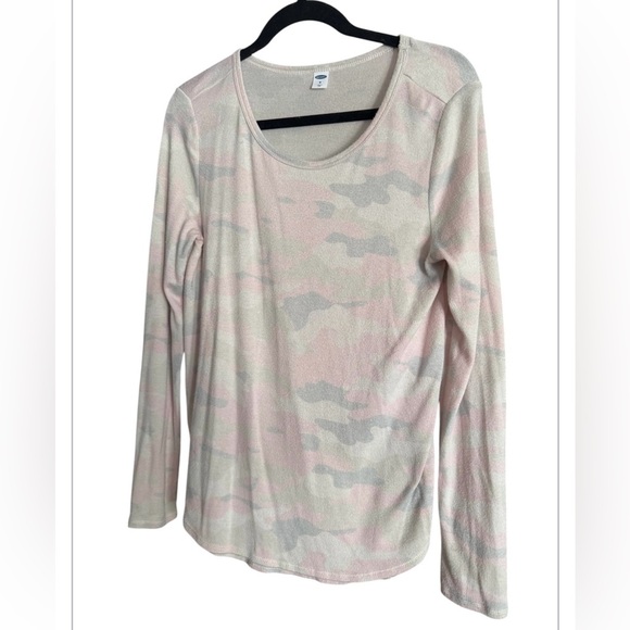 Old Navy Camo Top - Picture 1 of 3